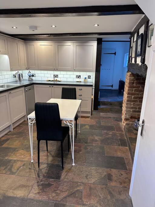 Characterful House In - Near London Holiday home