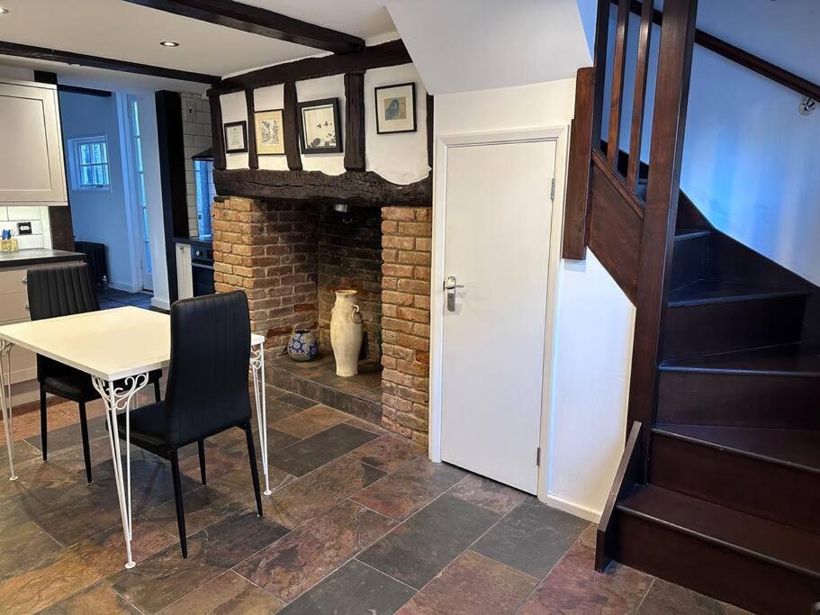 Characterful House In - Near London Hertford